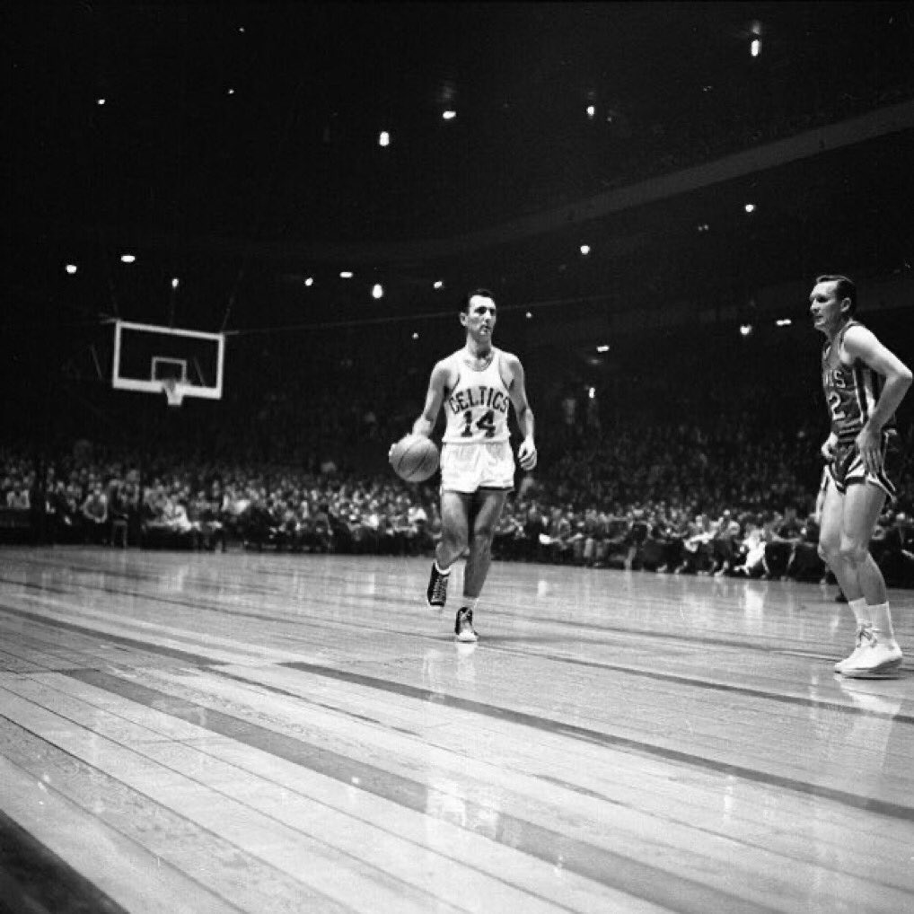 On this date in 1959, Bob Cousy of the Boston Celtics dished out 28 assists and filled it up for 31 in a 173-139 romp over the stupid Lakers. https://t.co/iGkULaVckI