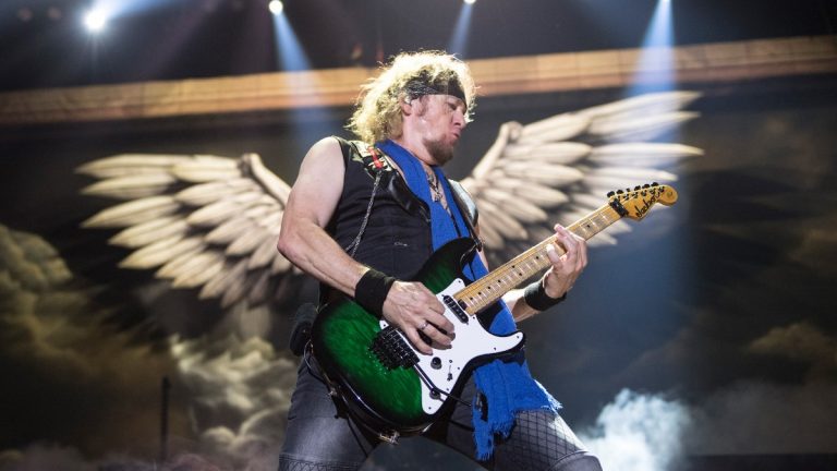 Happy birthday Adrian Smith, one of the best heavy metal guitarists 