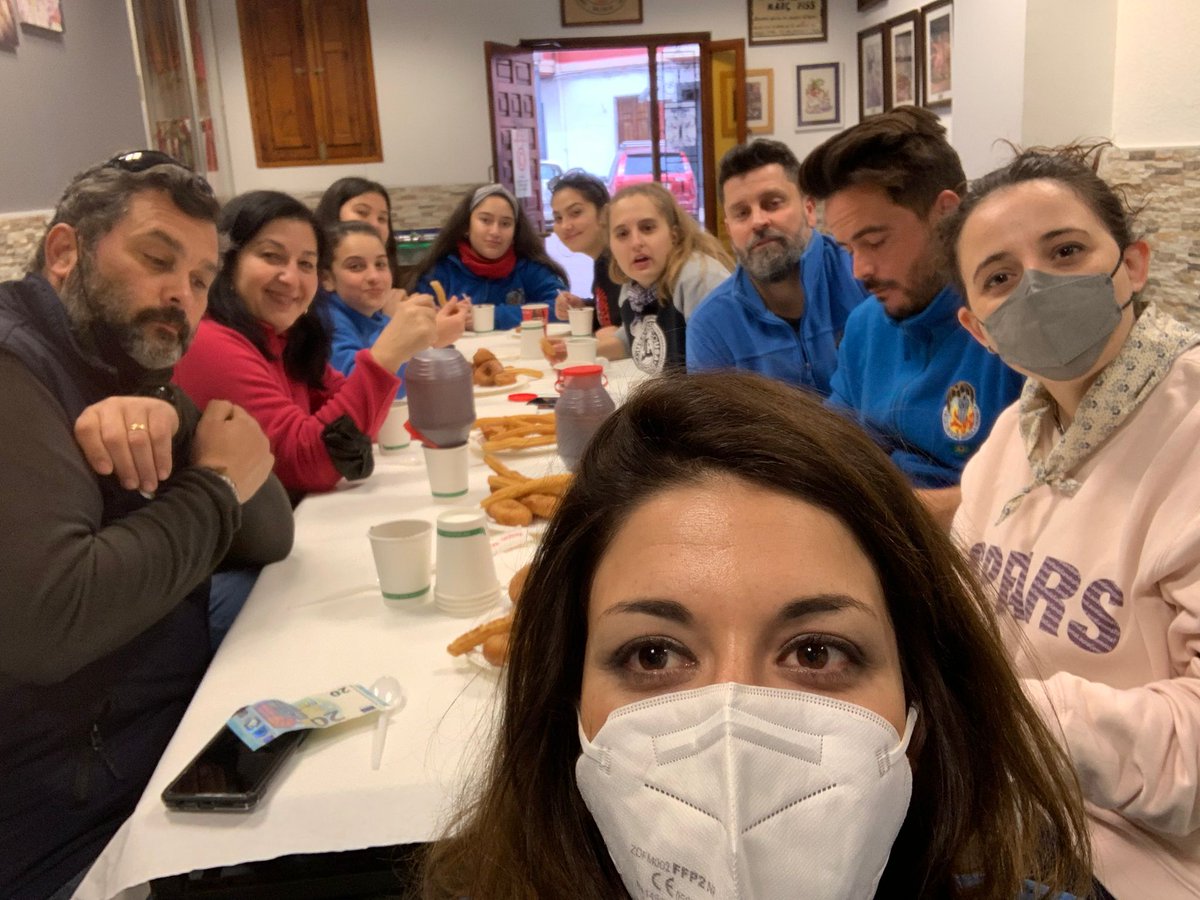 FallaMariola's tweet image. Desayunito para reponer fuerzas luego de la macrodespertà #macrodespertà #sommariola #fallamariola #mariola #quatrecarreres