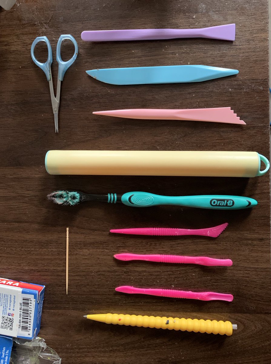 claytizen_'s tweet image. Just sharing few of the tools that i use in the process to handcraft a Claytizen because there are few non-NFT friends tell me it is ‘too easy’. Not included tools for photoshoot. I hope you people can see this tweet my friends 😁

#ClaytizenWIP