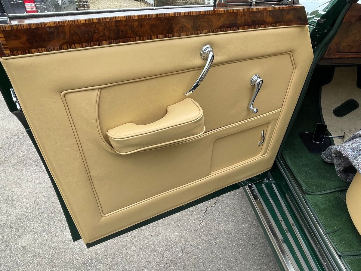 MackLogistics's tweet image. An absolute pleasure seeing this one throughout its revival from barnfind to concourse level restoration! All credit to Phantom Motor Cars in Farnham in Surrey, after 5 years, Mack Logistics finally delivered this prize gem to the owners garage in Hertfordshire!