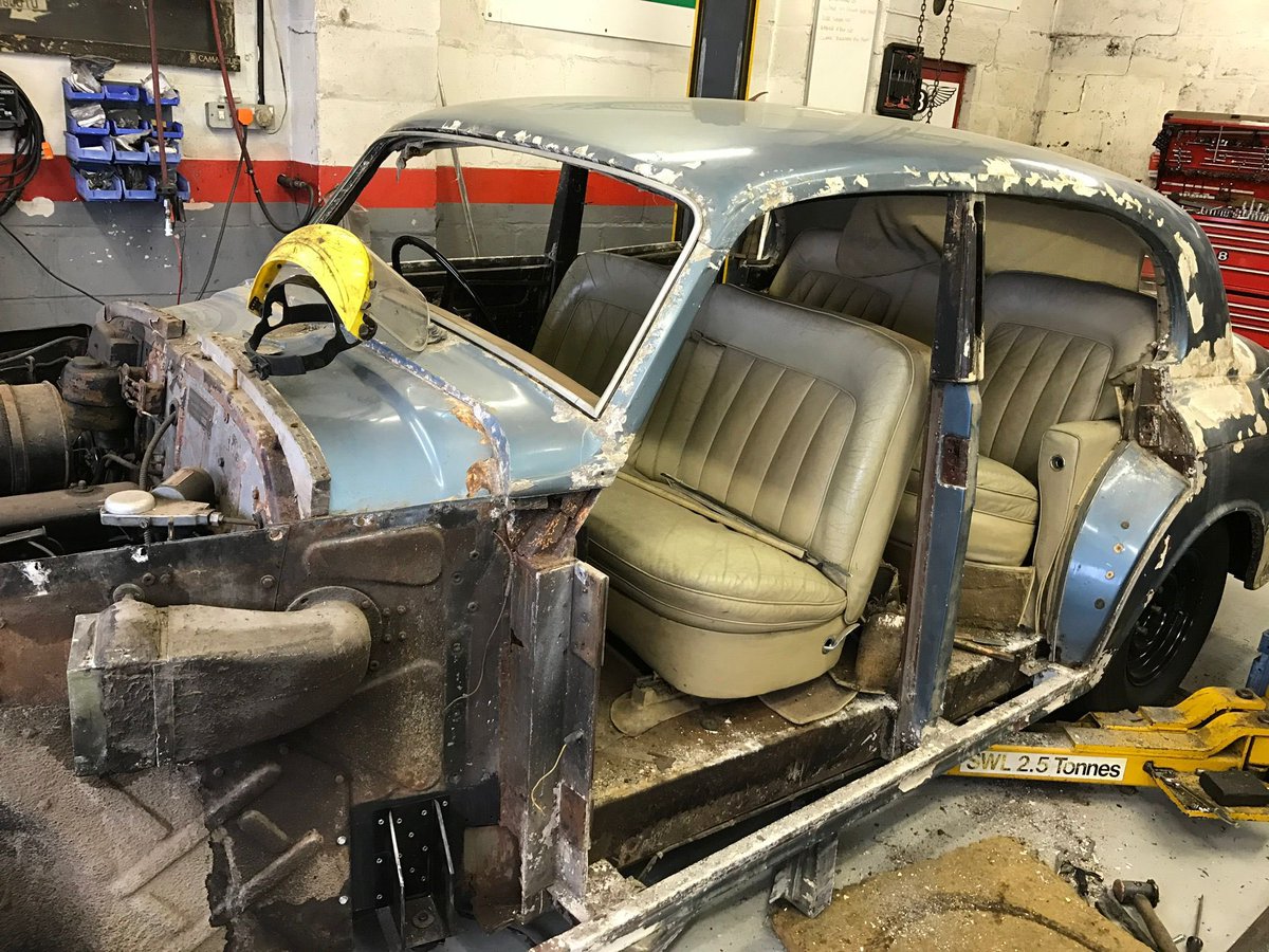 MackLogistics's tweet image. An absolute pleasure seeing this one throughout its revival from barnfind to concourse level restoration! All credit to Phantom Motor Cars in Farnham in Surrey, after 5 years, Mack Logistics finally delivered this prize gem to the owners garage in Hertfordshire!