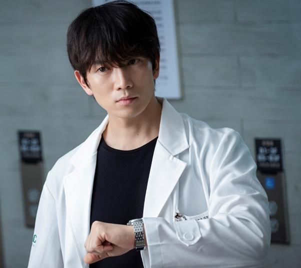 Пак бо гом без макияжа. Ли мо чжи актриса. Чжи сон актер 2021. Главные роли сон джи. Чжи сон 2021.