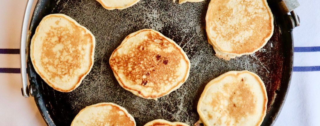 weebunsCS's tweet photo. My traditional buttermilk pancakes are a must for those who like the classics. 

Give them an extra twist by adding a large mashed banana to the batter and ½ teaspoon of cinnamon.🍌🥞

👉https://t.co/zOoqEvNfxX

#ShroveTuesday #PancakeDay #Pancakes #DropScones #ScotchPancakes https://t.co/LajXNB7tLC