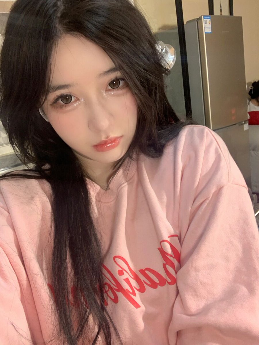 老公别看别人了，看我就行了 https://t.co/pvEhgW29RV