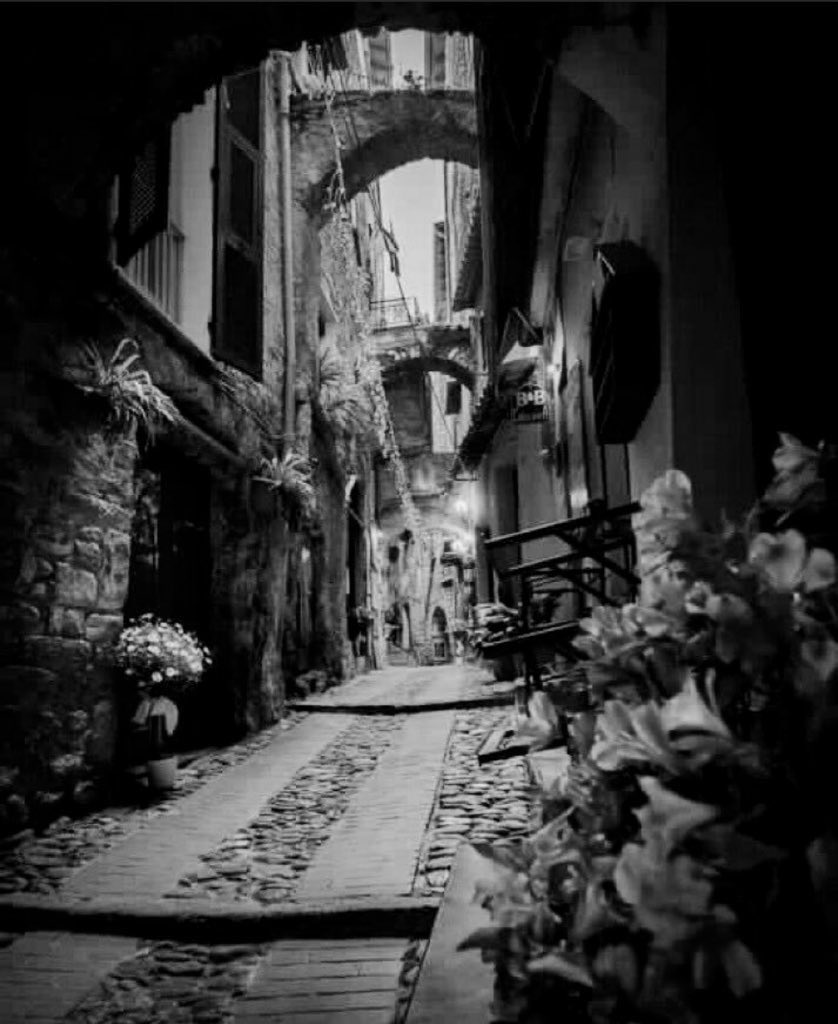 و يصرخ فى القلب شئ ينادى
 أما من طريق لنا .. للرجوع