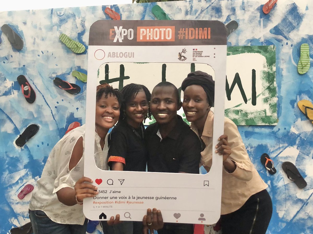 mamoudou_baro's tweet photo. Merci aux filles du @cjflguinee d’être passées visiter l’expo photo #Idimi. Plus que quelques heures pour visiter les œuvres. 
Notre expo se transportera en suite dans 2 espaces fréquentés par les jeunes. 
#Kibaro https://t.co/dyhPNri06a