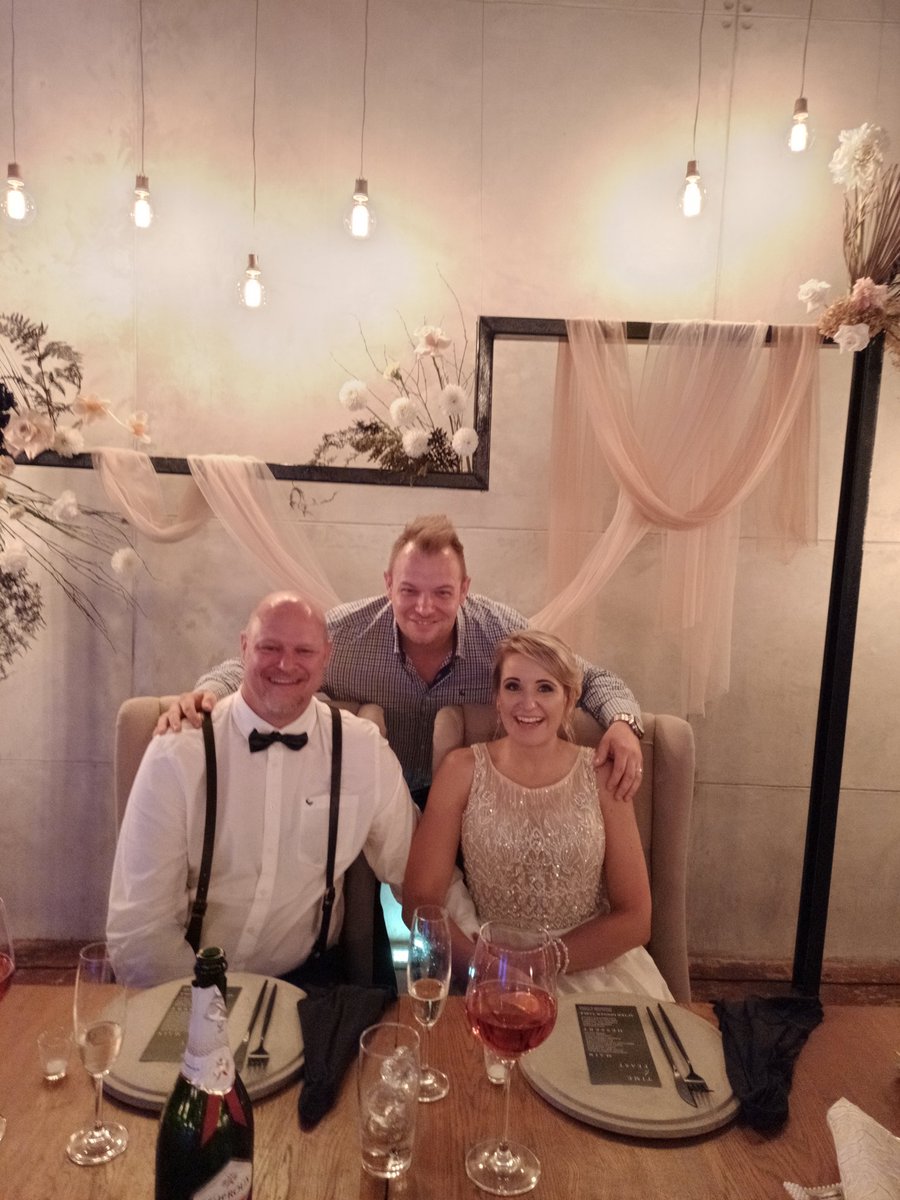 DanielHoffman18's tweet photo. Gisteraand lekker musiek gemaak by Jaco Swanepoel en Elmarike Esterhuizen se troue baie geluk mnr en mev Swanepoel julle het stunning gelyk! En wat 'n mooi venue!!! https://t.co/JRA248JWZl