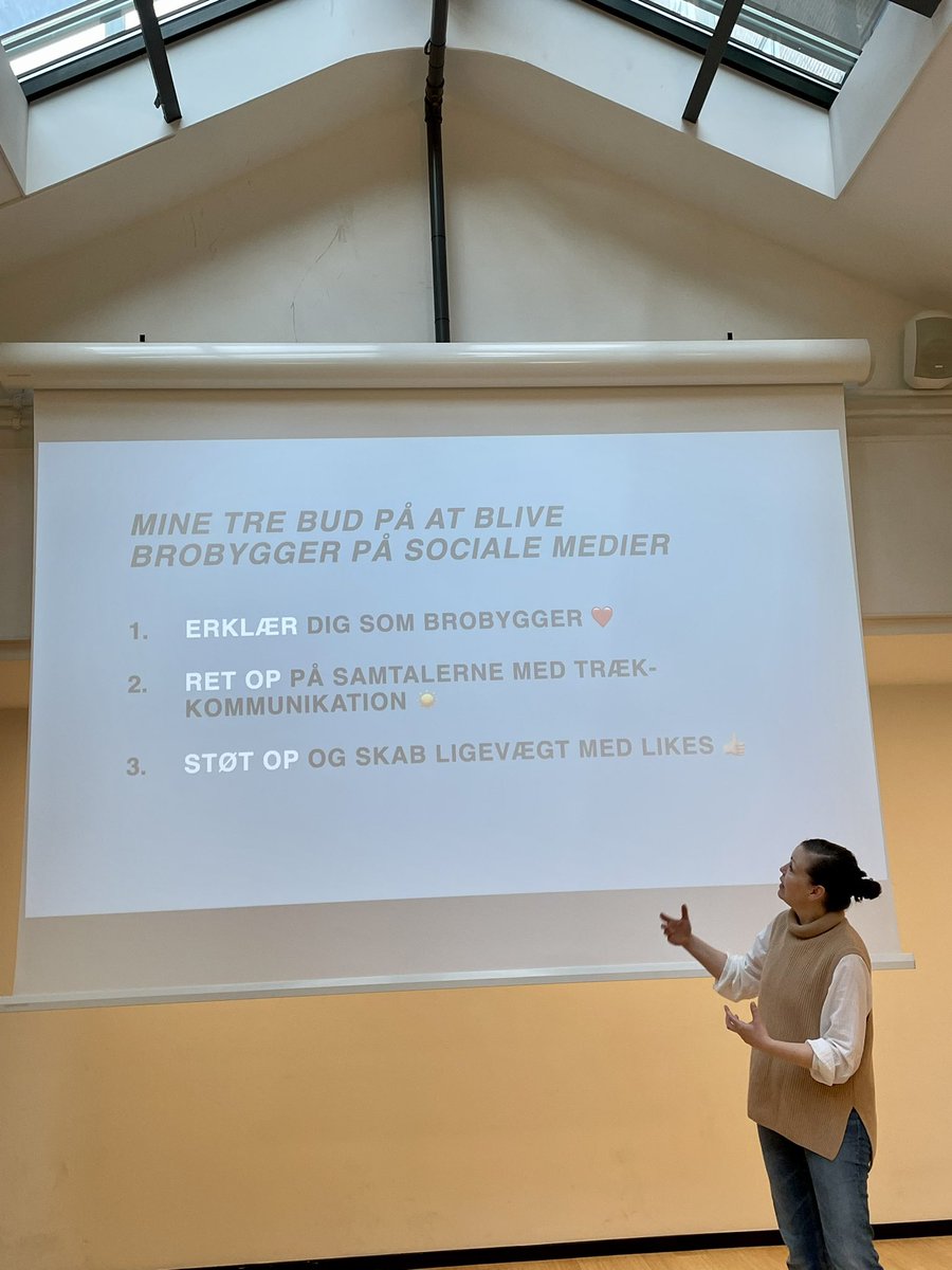 Det er muligt at være brobygger på sociale medier. Men det kræver at man ikke laver stråmand, motivforsker men spørger direkte og er nysgerrig på den andens holdning, understreger <a href="/emme/">Katrine Emme/Mølgaard Thielke</a> #dkpol