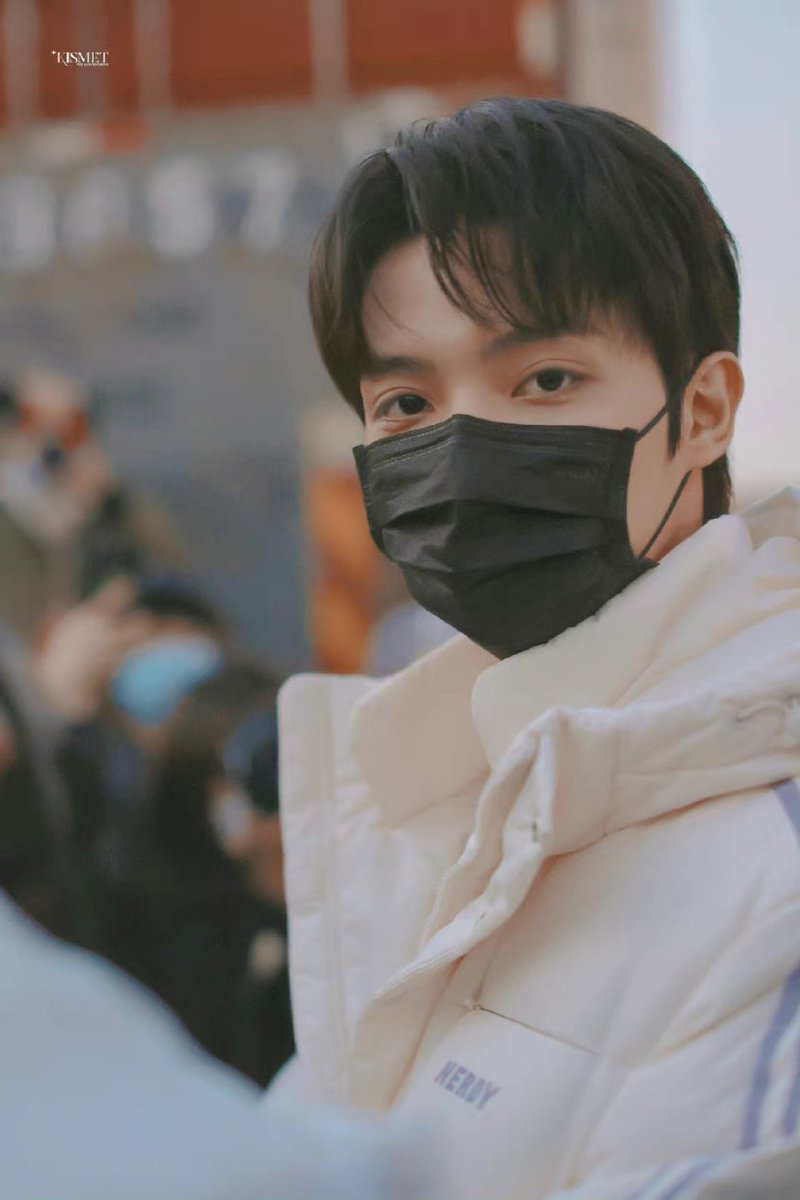 Yizhou ended work relatively early today!! 🥳 

cr. KISMET｜罗一舟