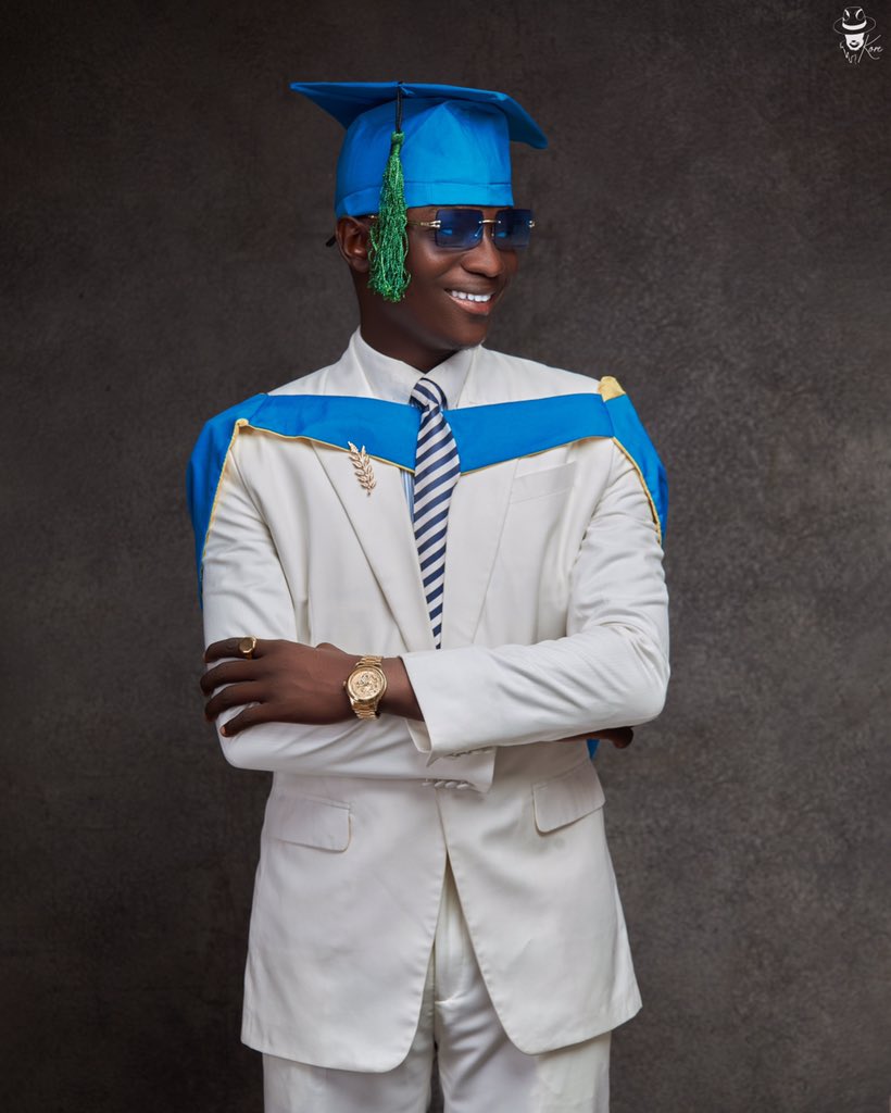 kore_stills's tweet photo. Congratulations to you brother @akinlolu_certy
Two degrees bagged 💼
Photographed by: @kore_stills
#korestills #convocation #stylearchitect #clca #korestills2022 #fashionista https://t.co/eIm6Q4hNOx