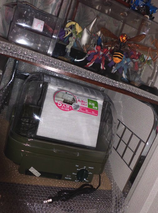 噂の山善さんの食洗機を買ってしまいました。サイズ測ってなかったけど今まで塗装ベース置いてた場所にスッポリ収まってくれて良かった☺️ 