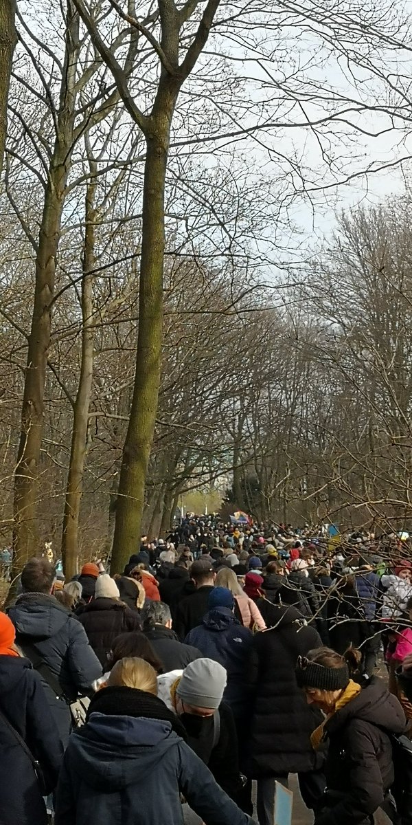 Kein Durchkommen zur Bühne, selbst der Tiergarten ist voller Menschen #b2702
#StandWithUkraine 🇺🇦