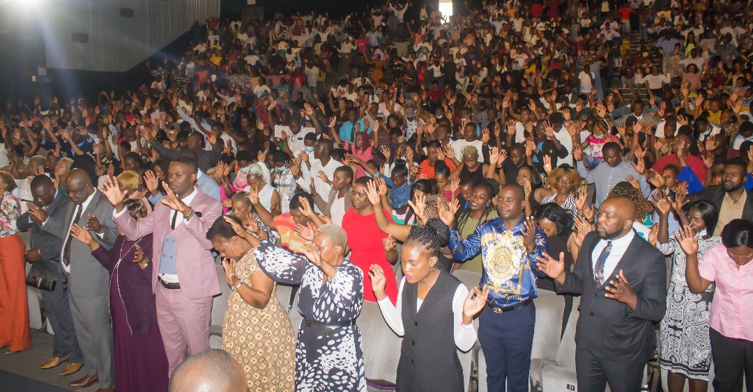 tgnc_harare's tweet photo. We are here to #testify of Your #wonderswithoutnumber, to testify of your goodness and mercy.
It's a glorious service, you shall not leave this place without your #testimony.

@michybebeangel 
#goodnewsworld
#spiritembassy https://t.co/SKgUTXsUJu