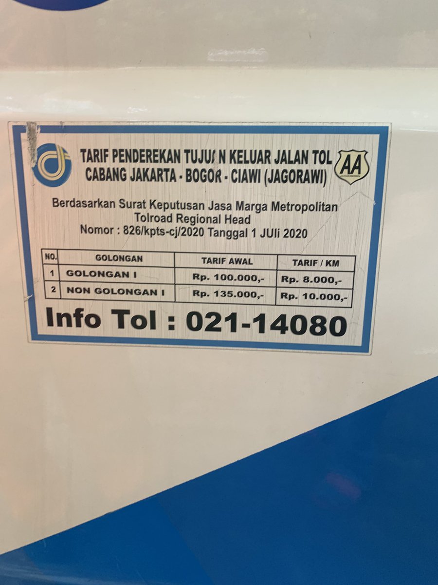 Mobil gw mogok di toll, ada jasa derek resmi langsung nembak 1 jt terus turun ke 500rb padahal tarif resmi segitu. Dah gt masi gontok2an derek harus itungan perKM. Padahal tarif perKM baru di charge dari titik pintu tol keluar kacau juga vendor derek lo <a href="/PTJASAMARGA/">PT. JASAMARGA</a>