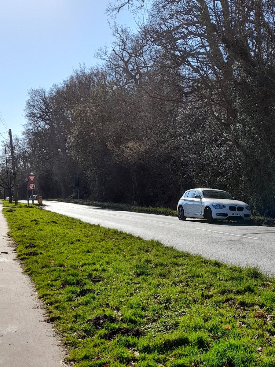 Hanid442's tweet photo. Another day, another abandoned car in @BerkswellParish @RuralsWMP I don't think the balloons on the front seat are for a  kids party! https://t.co/D7jhV43yT3