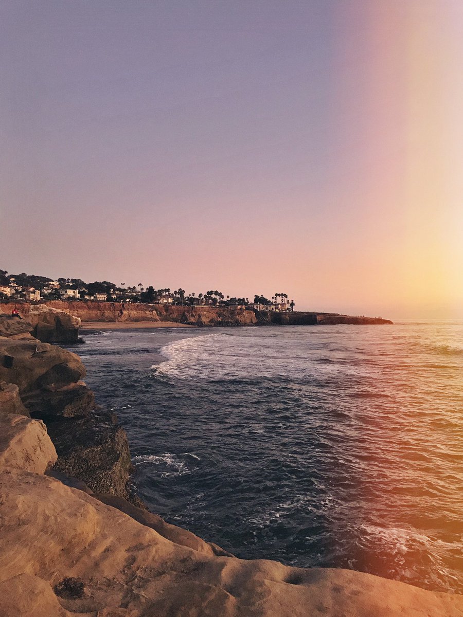 SophieM04056256's tweet photo. Absolutely love being at the beach 🌊😍
I could literally listen to the sound of the waves all day every day!🌊 also went out surfing again after a long time and absolutely enjoyed my time 🏄♀️🤗
#surfing #surfergirl #beach #beachlover #beachlife #waves #waveaddict https://t.co/tCYJmrUvwD