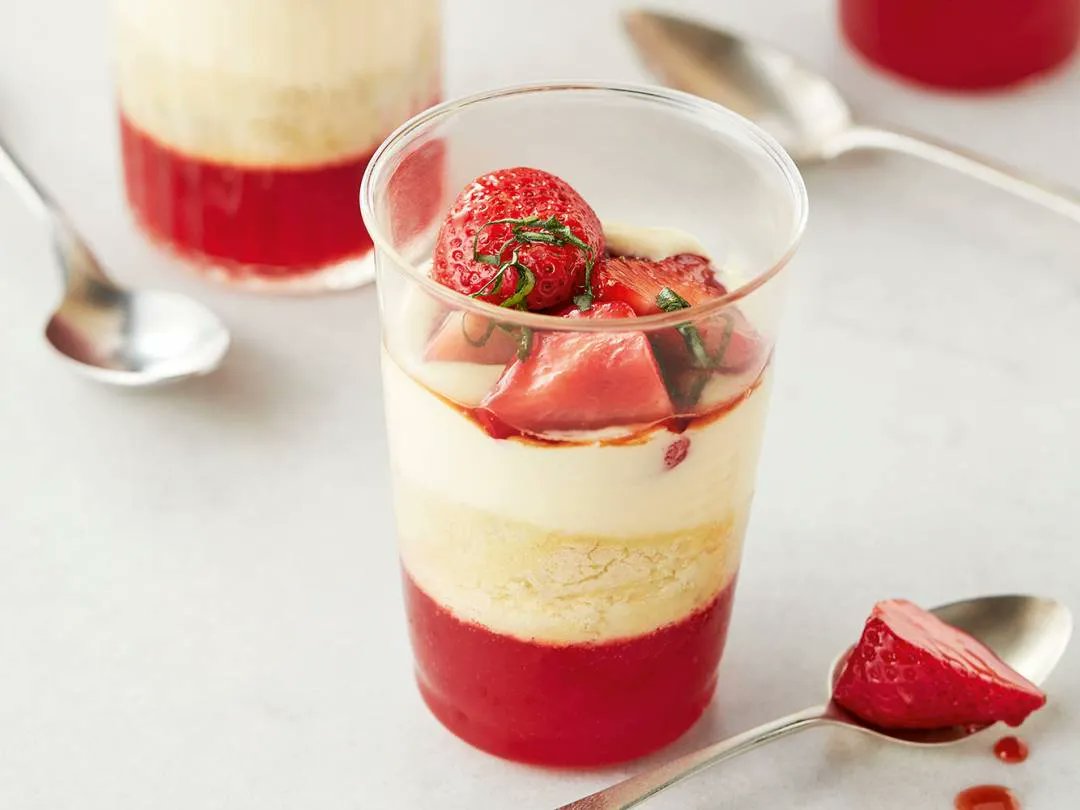 It's #NationalStrawberryDay so why not treat yourself to this Strawberry Trifle? One of the many exciting recipes found at Gordon Ramsay Restaurants! 

#gordonramsay #StrawberryDay #Yum #Foodie #FoodLover

https://t.co/UIJ28MVhWt https://t.co/dLx5fQnuca