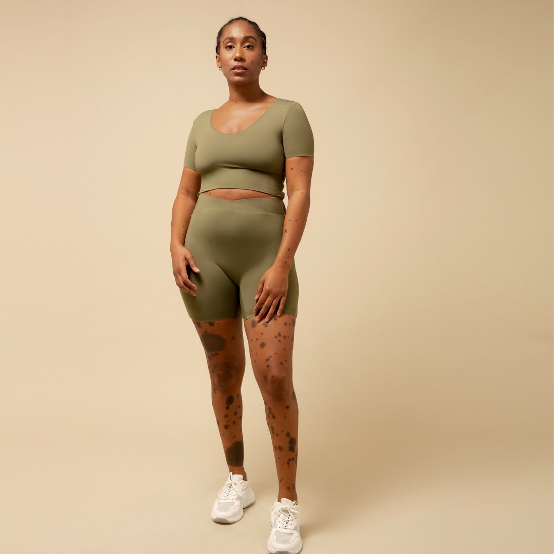 Celebrating YOU! Self Love Sundays - challenge: Tag a person below that inspires you and compliment them 😛 Reversible vegan activewear set shorts and crop top £25 

#weekend #sundayfunday #sundayvibes