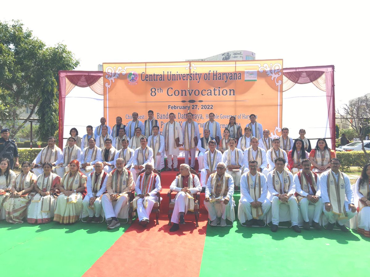 Dattatreya's tweet photo. Addressed 8th convocation of Central University of #Haryana (CUH), Mahendergarh today.
Called upon students to become job givers, and not just job seekers.
Our students need to strive hard to contribute to society and nation meaningfully! https://t.co/t14sUoooNF