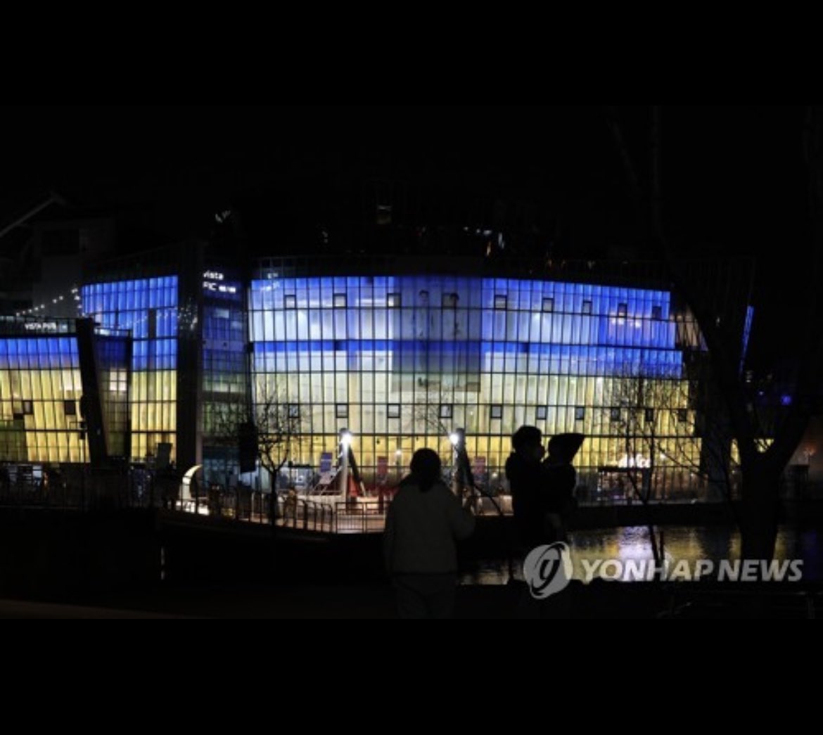 🇺🇦 🤝 🇰🇷 Iconic landmarks across Seoul were lit up in the colors of the Ukrainian flag Sunday in support of our country under siege amid the Russian assault.