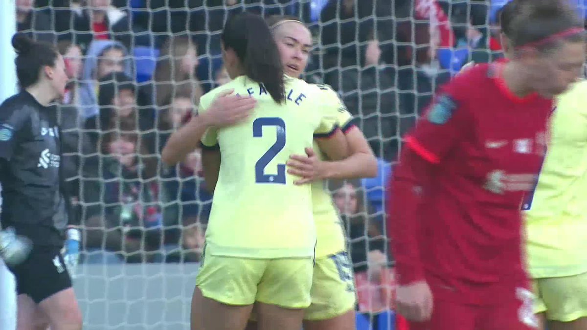 The vision from @Rafaelleleone to thread one through for @CaitlinFoord! 👀

#WomensFACup @ArsenalWFC