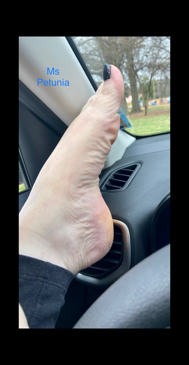 pretty7feet's tweet photo. Let’s chill today and make this a great day! https://t.co/kFKn7hxjDO