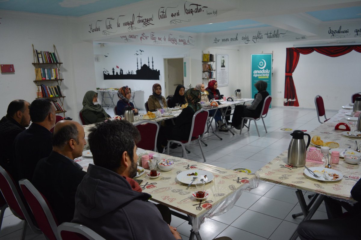 Aöb Kahramanmaraş (@aobkmaras46) on Twitter photo Anadolu Öğrenci Birliği Kahramanmaraş ekibi olarak tarih ve mekan okumaları kapsamında sabah namazını Kahramanmaraş Ulu camiinde kıldık. Namazın ardından vakıf binasında kahvaltı edilerek Rıdvan Hoca Vakfı Mütevelli Heyeti Başkanı Seyfi Pınarbaşı ile hasbihâl ettik. Anadolu Öğrenci Birliği Kahramanmaraş ekibi olarak tarih ve mekan okumaları kapsamında sabah namazını Kahramanmaraş Ulu camiinde kıldık. Namazın ardından vakıf binasında kahvaltı edilerek Rıdvan Hoca Vakfı Mütevelli Heyeti Başkanı Seyfi Pınarbaşı ile hasbihâl ettik.