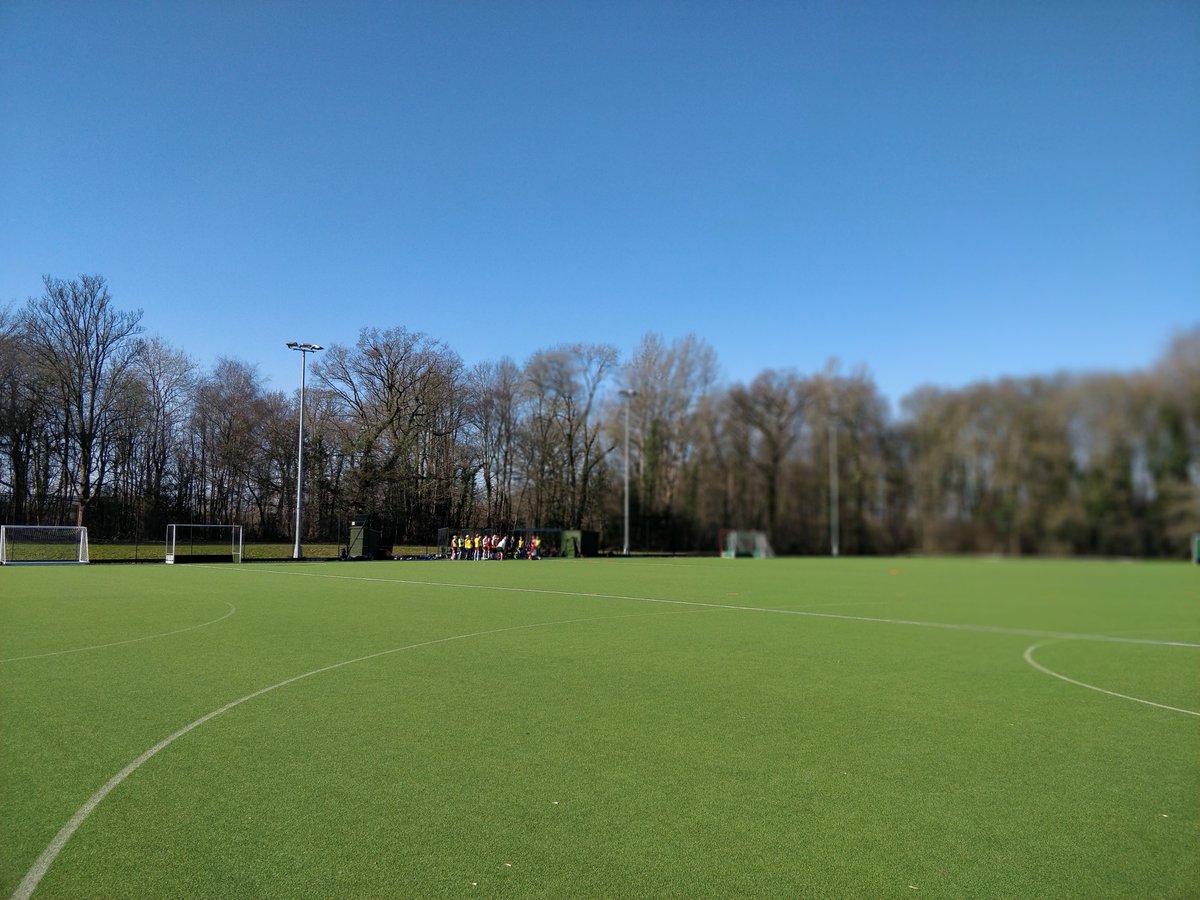 WomenO65's tweet photo. What a gorgeous day!
😎😊🌞
@EnglandHockey @HamptonHockey
#mastershockey #over65s #never2late ❤️🏑 https://t.co/lMCR4OBWy1