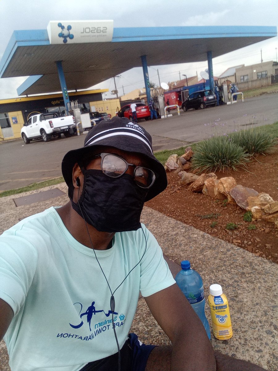 billysigudla1's tweet photo. my #running now is 20km I need 38km 😁 to #56km loading now @SasolSA is my water 💧spot 😫 😑 https://t.co/lfgCR9CYkJ