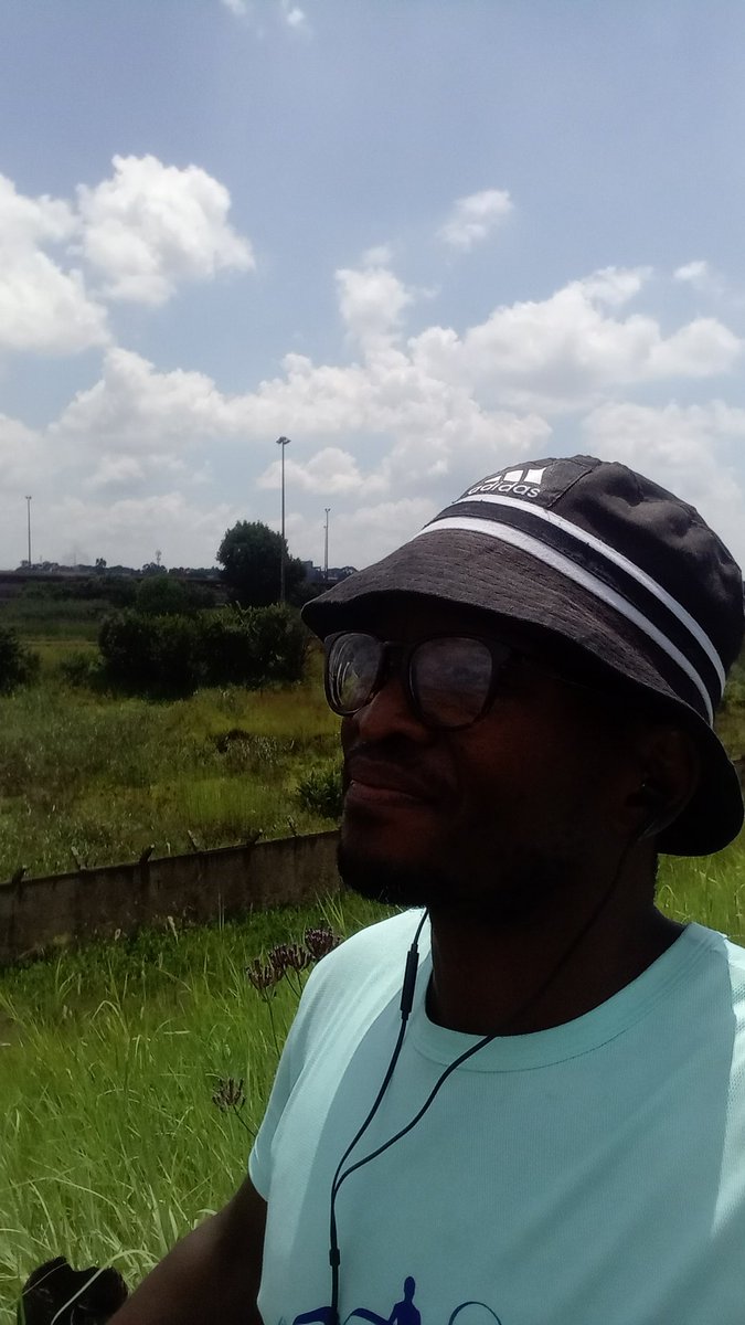 billysigudla1's tweet photo. my #running now is 20km I need 38km 😁 to #56km loading now @SasolSA is my water 💧spot 😫 😑 https://t.co/lfgCR9CYkJ