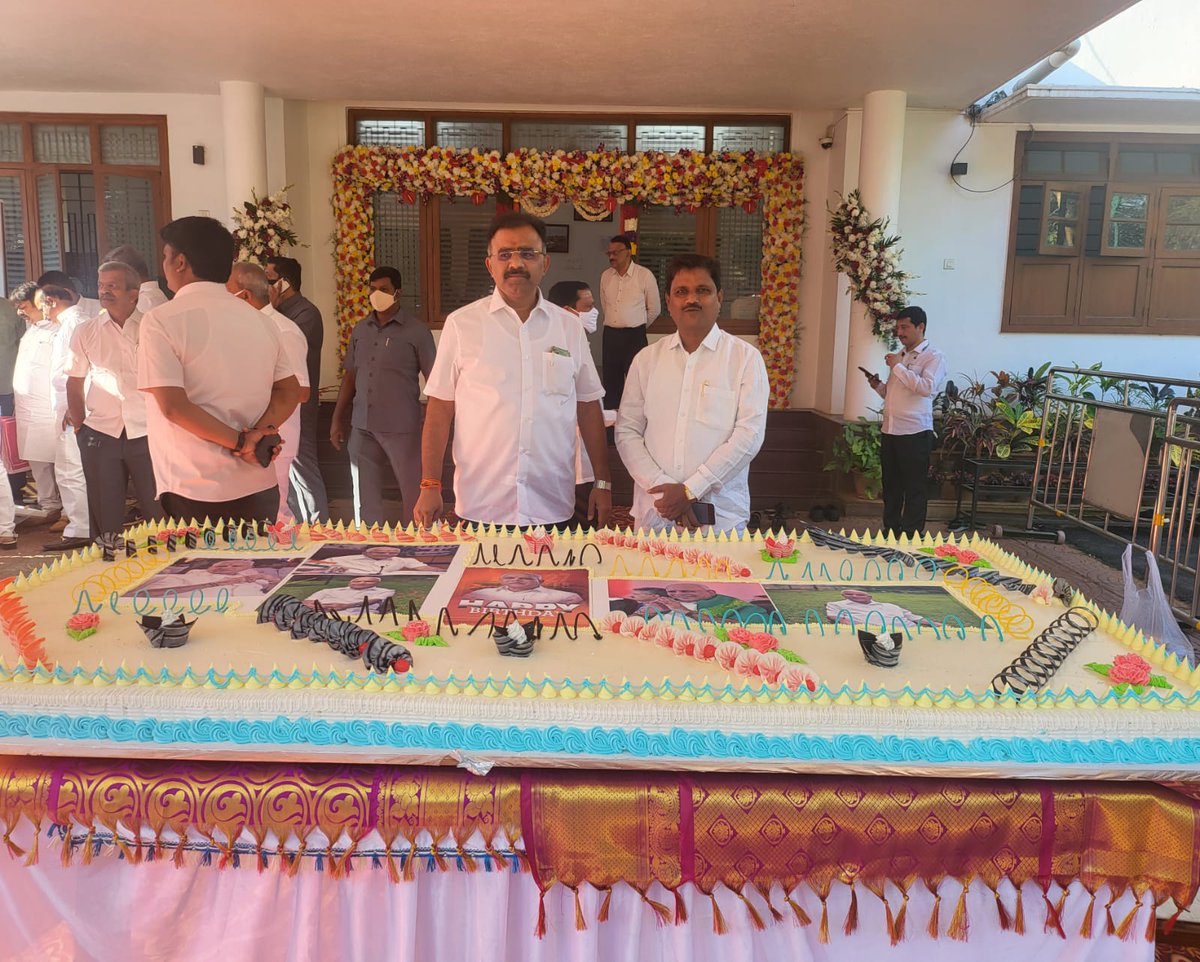 sompatilbjp's tweet photo. Facilitated ex CM Sri BSY on the eve of his Birthday https://t.co/jAvygP0M9Z
