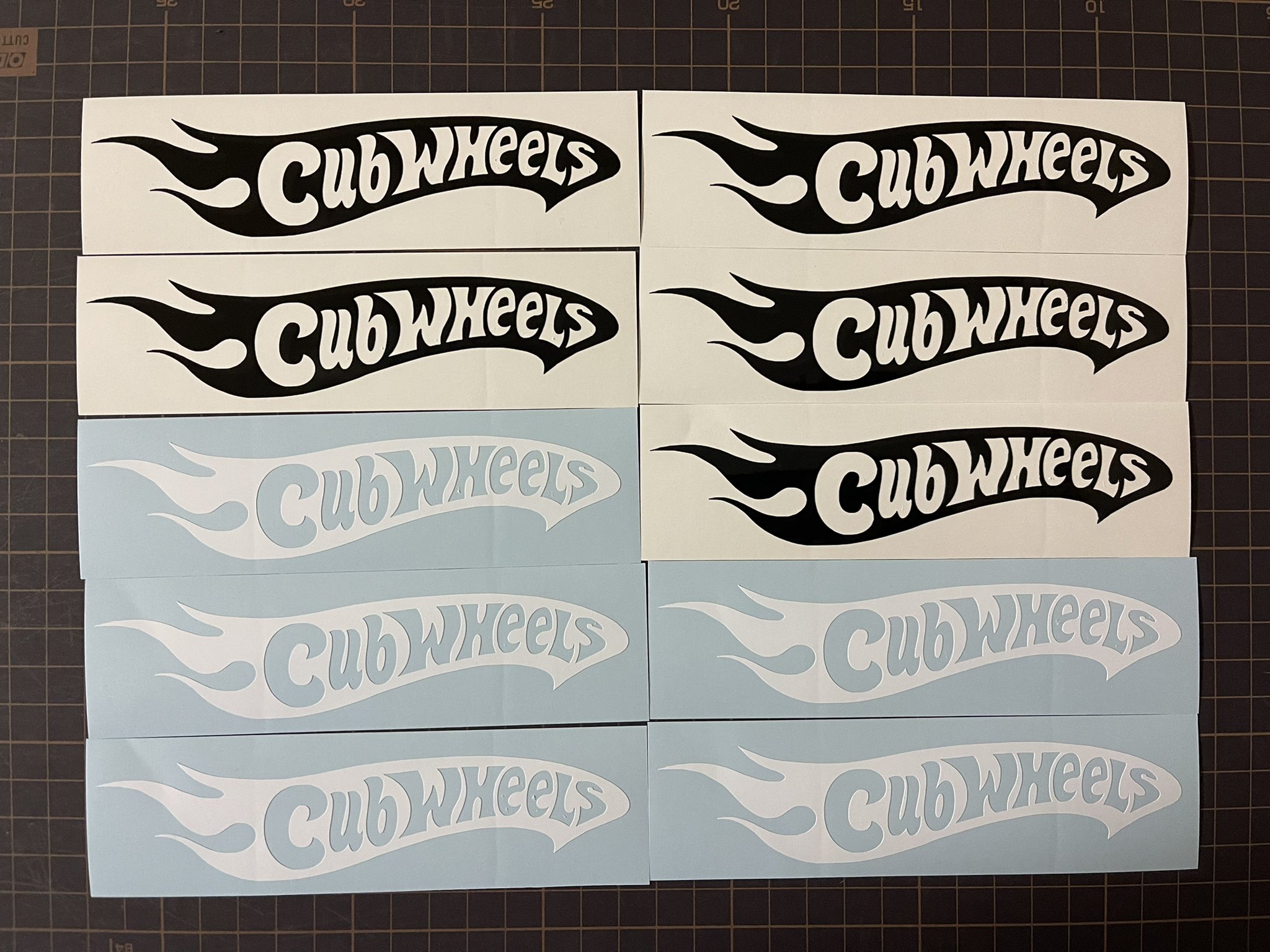 W C M 和歌山カブミーティング キシュウカブヌシ 切り文字係 菊川カブdayで販売予定 カブウィール ステッカー カブウィールは2種あり向きが違います 車体の左右に貼れるようになってます キシュウカブヌシ 紀州株主 Wcm 切り文字係 カブ女子