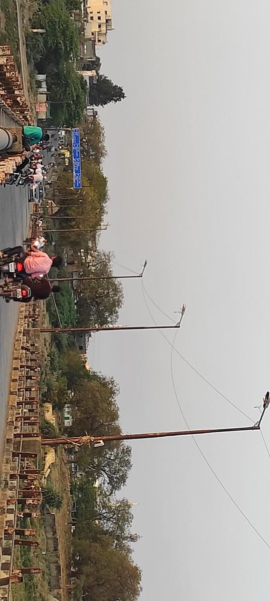 Farazeen3's tweet photo. @drvipinitankar
@nwmcnanded @AshokChavanINC @MohanraoAnnaINC,@mcnurdu,@NandedChaufer,@LoksattaLive,@CMOMaharashtra,@AjitPawarSpeaks,@lokmat
Dear Sir, 
This is current condition of Navghat bridge... In very bad condition. No safty railing . (1/3) https://t.co/YJmvKtaujJ
