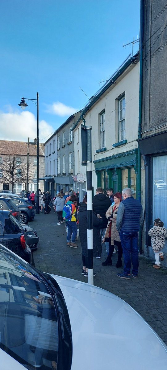 Alla's Patisserie, Fethard, Co. Tipp, a Ukrainian owned cake shop, open today with all proceeds going to Ukraine... This is the queue at the moment... and their cakes are delicious too 😋