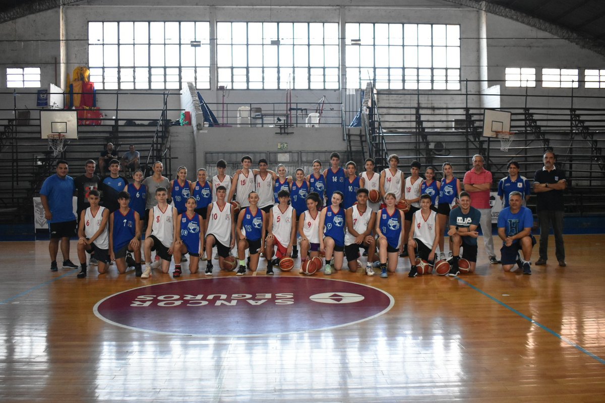 asbprensa's tweet image. #ProyectoDesarrollo 🏀

⛹🏻‍♂️⛹🏻‍♀️ En marcha la actividad en el Húngaro Crespi para el Proyecto Desarrollo de Talentos 

💙❤🤍 #VamosASB