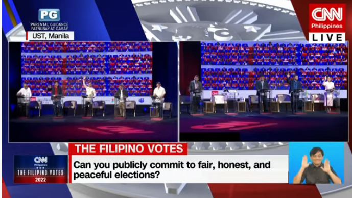 newswatchplusph's tweet photo. @piahontiveros @iampinkywebb All participating presidential candidates raise their hands to publicly commit to fair, honest and peaceful elections

#CNNPHPresidentialDebate 
#TheFilipinoVotes

Live blog: https://t.co/E6XCpbPZ63 https://t.co/uUB42GbWpb