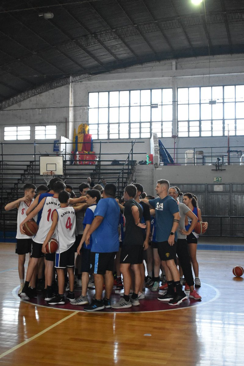 asbprensa's tweet image. #ProyectoDesarrollo 🏀

⛹🏻‍♂️⛹🏻‍♀️ En marcha la actividad en el Húngaro Crespi para el Proyecto Desarrollo de Talentos 

💙❤🤍 #VamosASB
