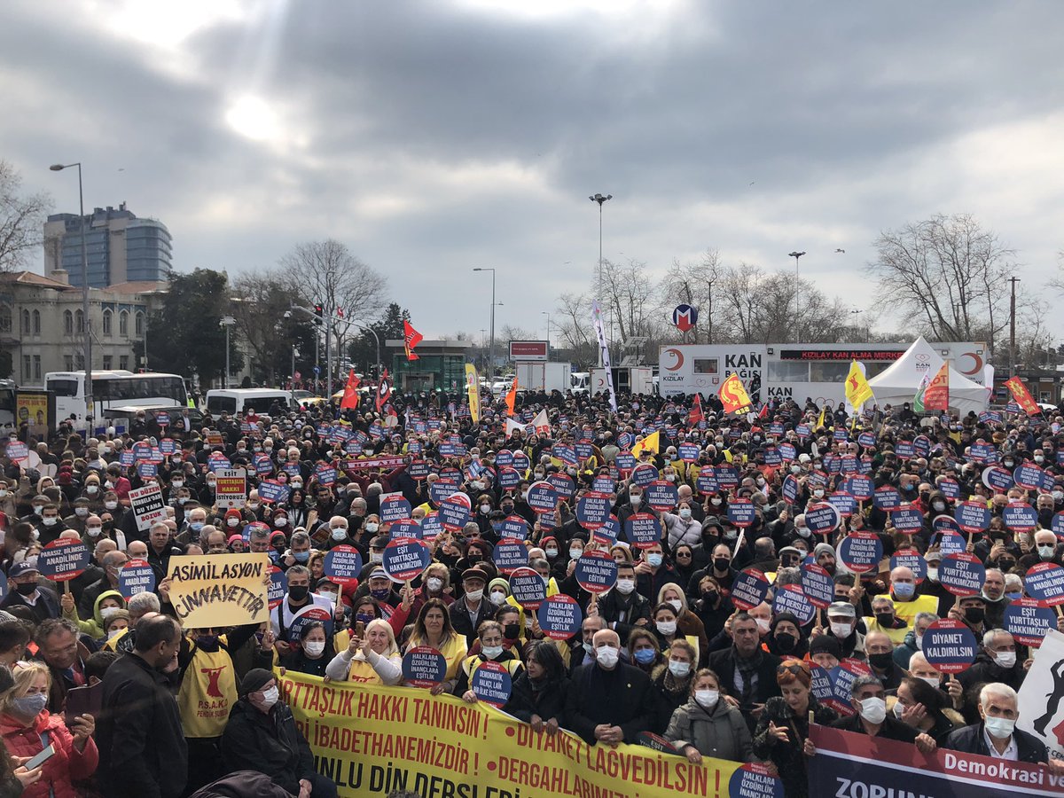 Halkevleri's tweet photo. 📍İstanbul |

Laiklik ve demokrasi buluşması için Kadıköy'deyiz 

Laik, bilimsel, anadilde eğitim ve demokratik bir ülke için hep birlikte mücadele etmeye devam edeceğiz!Direnişte birleşelim! Faşizme karşı omuz omuza. https://t.co/kH9jIfdKA5