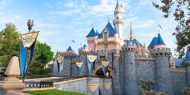 alex_tr_28's tweet photo. Changes Incoming? Disneyland “Quickly Infusing” More Intellectual Properties at Park
#Disney #Castle #news https://t.co/RUbK0Zy7YG