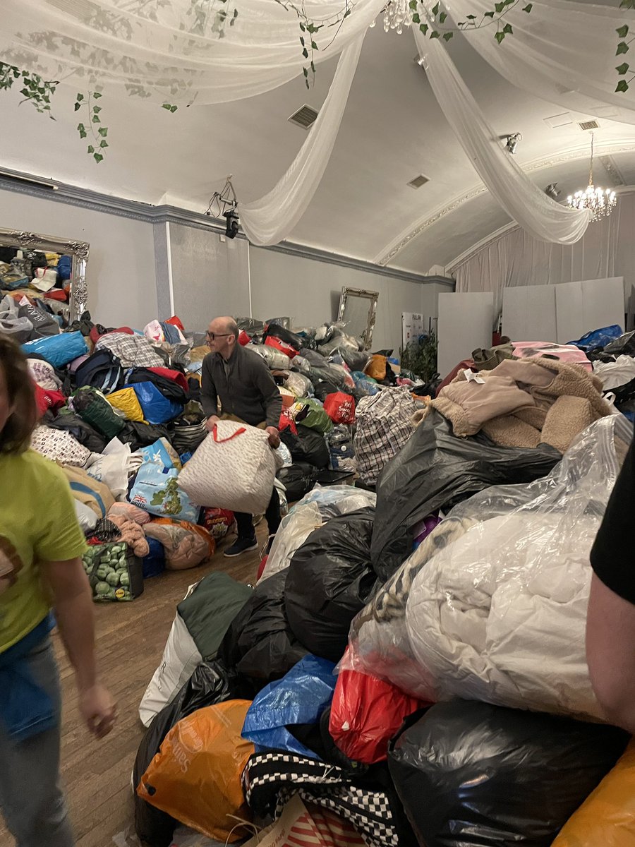gell_docs's tweet image. Amazing effort of the local community at the White Eagle Club in Balham today taking donations for people in Ukraine- open until 5pm today for donations of essential items, nappies, clothing etc
