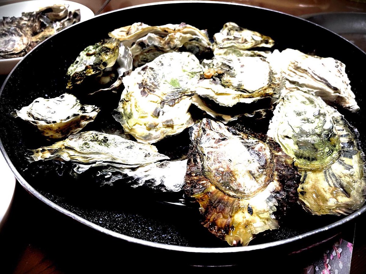 LCHOBBYS's tweet photo. 牡蠣食いたすぎて買ってきて焼きました❗️マジ美味すぎてハマってる😆
#牡蠣 #炭火焼 #蒸し焼き #海のミルク #海の幸 #はまり中 #バリうま #bbq #癖になる https://t.co/SoSYH2grle