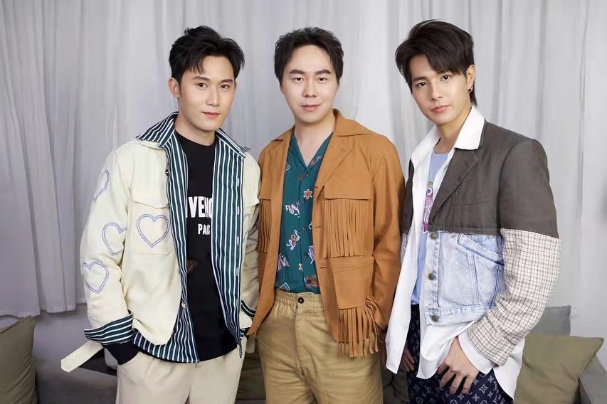 RockyChung2's tweet photo. ถ่าย #thailandcoming กับ #flukefame #รักนายmyride สนุกมากๆๆๆครับ! ทั้งสองคนตกใจเลยทำไมผมไม่ถามอะไรที่เกี่ยวกับซีรี่ย์ แต่ถามอะไร18+ขึ้นไปตลอด รอชมกันนะครับ
#钟慕岳 #rockychung #ร็อคกี้จง #泰国勤报局 #รายการจีน https://t.co/avdfmfu1Jm