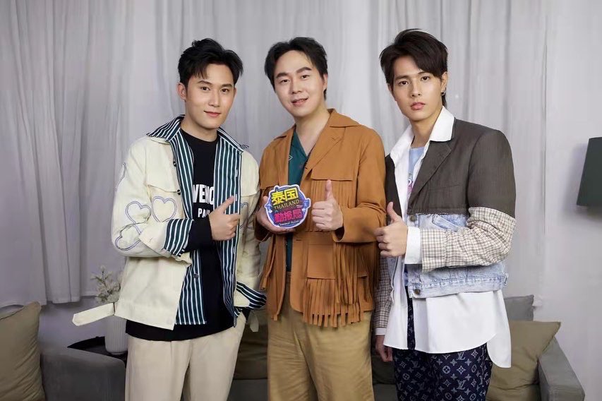 RockyChung2's tweet photo. ถ่าย #thailandcoming กับ #flukefame #รักนายmyride สนุกมากๆๆๆครับ! ทั้งสองคนตกใจเลยทำไมผมไม่ถามอะไรที่เกี่ยวกับซีรี่ย์ แต่ถามอะไร18+ขึ้นไปตลอด รอชมกันนะครับ
#钟慕岳 #rockychung #ร็อคกี้จง #泰国勤报局 #รายการจีน https://t.co/avdfmfu1Jm