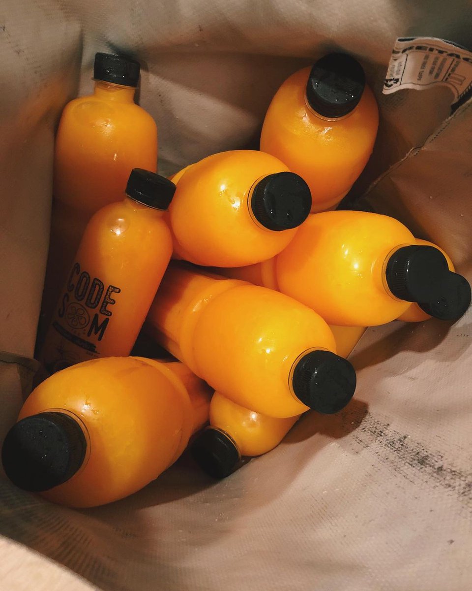 BMetro81's tweet photo. Shall we drink orange juice together? https://t.co/wi2VrVS2uO