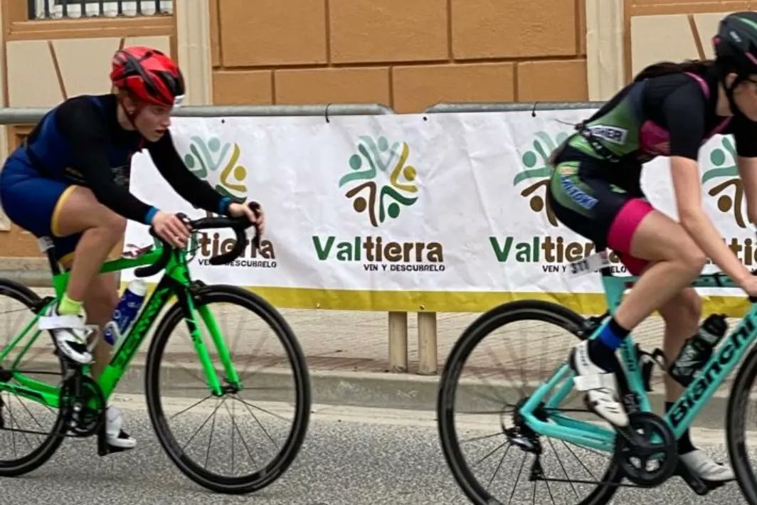 ana93tri's tweet photo. Comienzando temporada en el Duatlón de Valtierra.
@UCAM @UCAM_Deportes @Zone3Spain
Disfrutando,apretando dientes y cogiendo ese punto competitivo de cara a las próximas pruebas.
Especial compartir carrera como entrenadora con estas chicas
#orgulloucam #zone3proteam #zone3team https://t.co/clrIVzSmKe