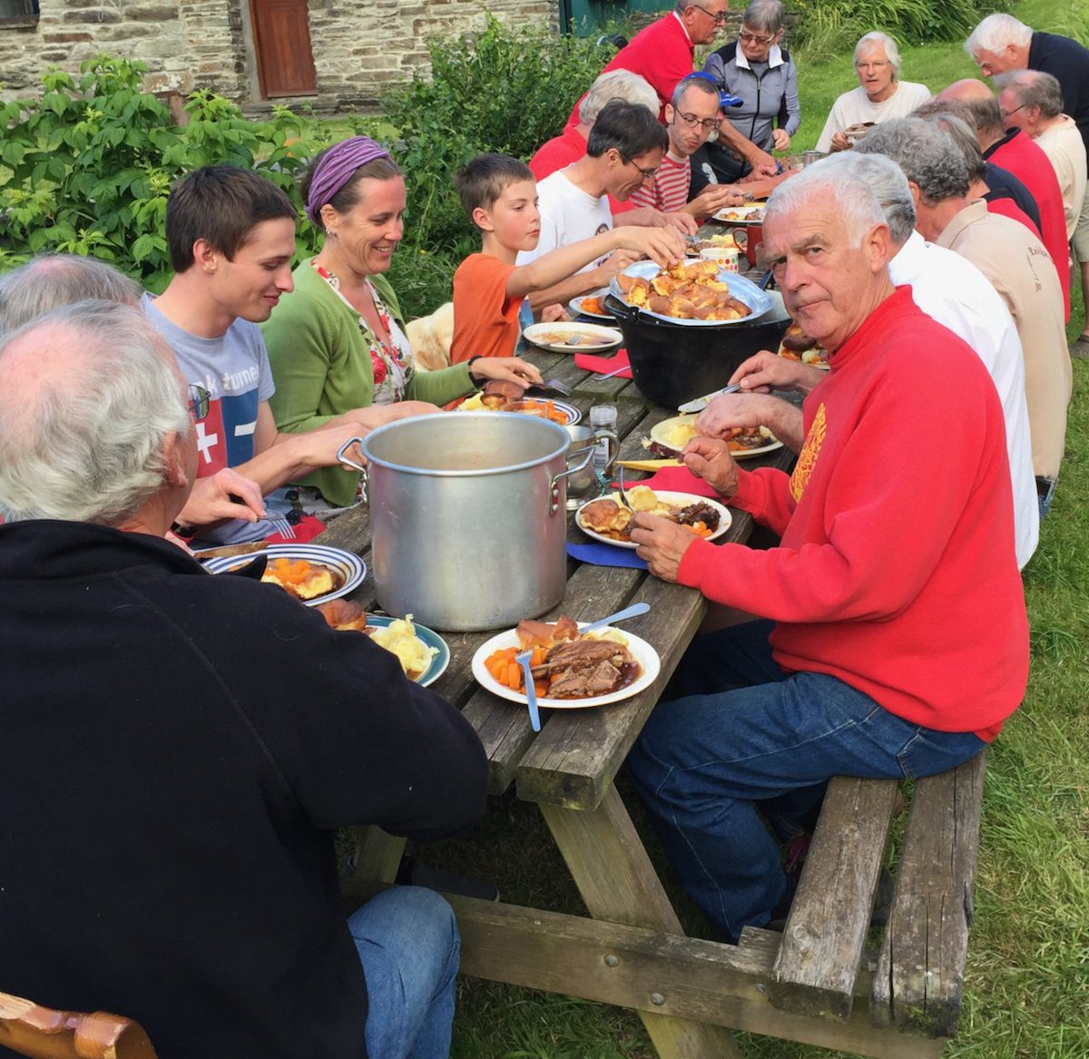 We love Shared Dining, Banquet Style @camusfarm. Delighted to be welcoming one of these Groups back shortly. #amblingband  #footsbarntheatre  #mendipmorrismen  #corkbackgammon  #shareddining #banquetstyle #farmstyle #familystyle #fieldkitchen #camusfarm #camusfarmfieldkitchen