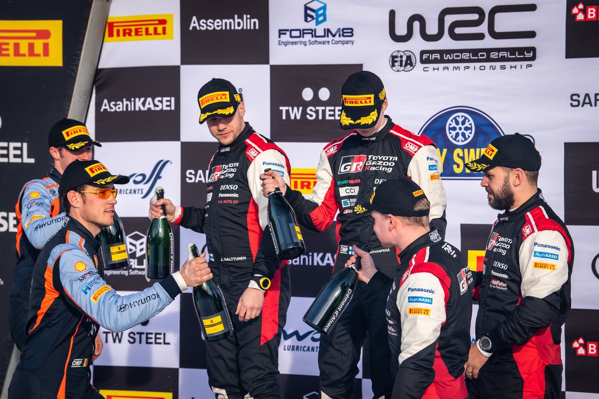 OfficialWRC's tweet image. Podium vibes 🎉✊ Congratulations! 👏 

🥇 @KalleRovanpera  / @JonneHalttunen  
🥈 @thierryneuville  / @MWydaeghe  
🥉 @EsapekkaLappi  / @Veermi

#WRC #RallySweden