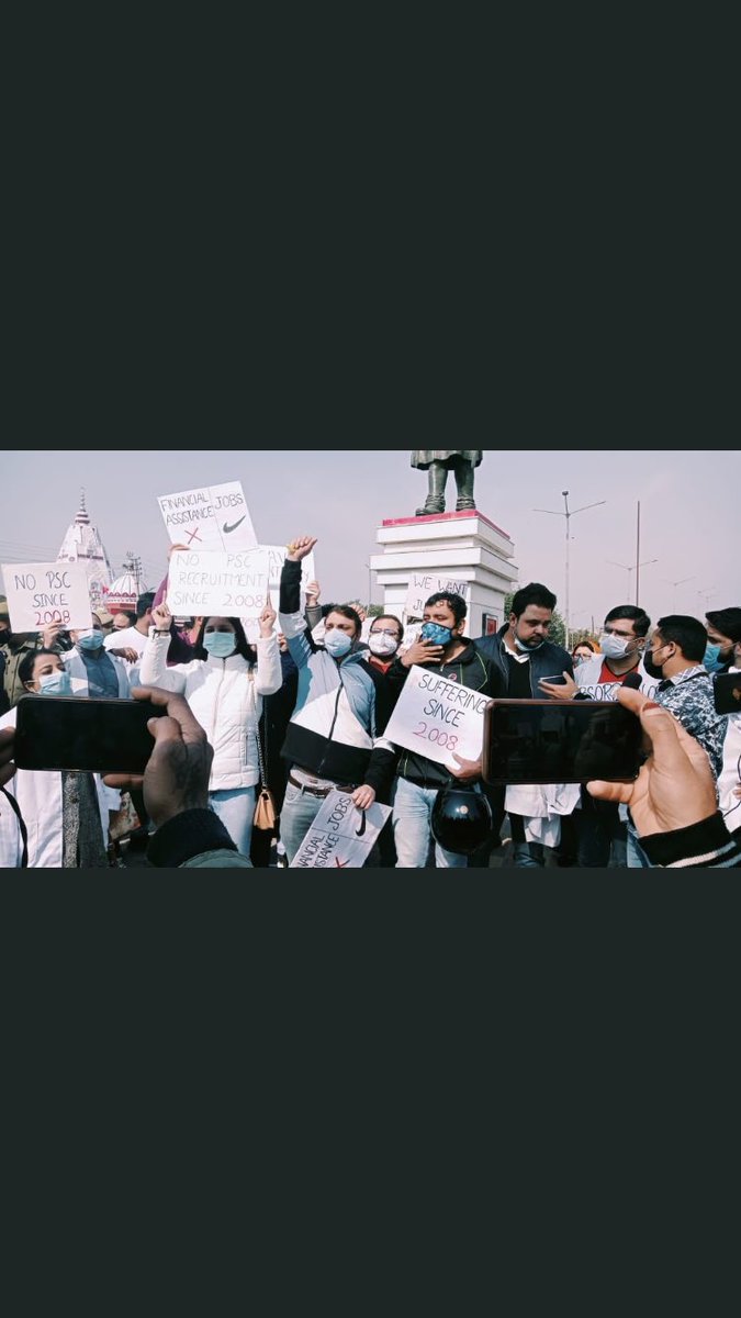 DaburPallvi's tweet photo. #JobsForDentalSurgeonsInJK do justice with dental surgeons of jk @OfficeOfLGJandK @jkpdp @DenticosV @BJP4JnK https://t.co/EmoHxm6VbL