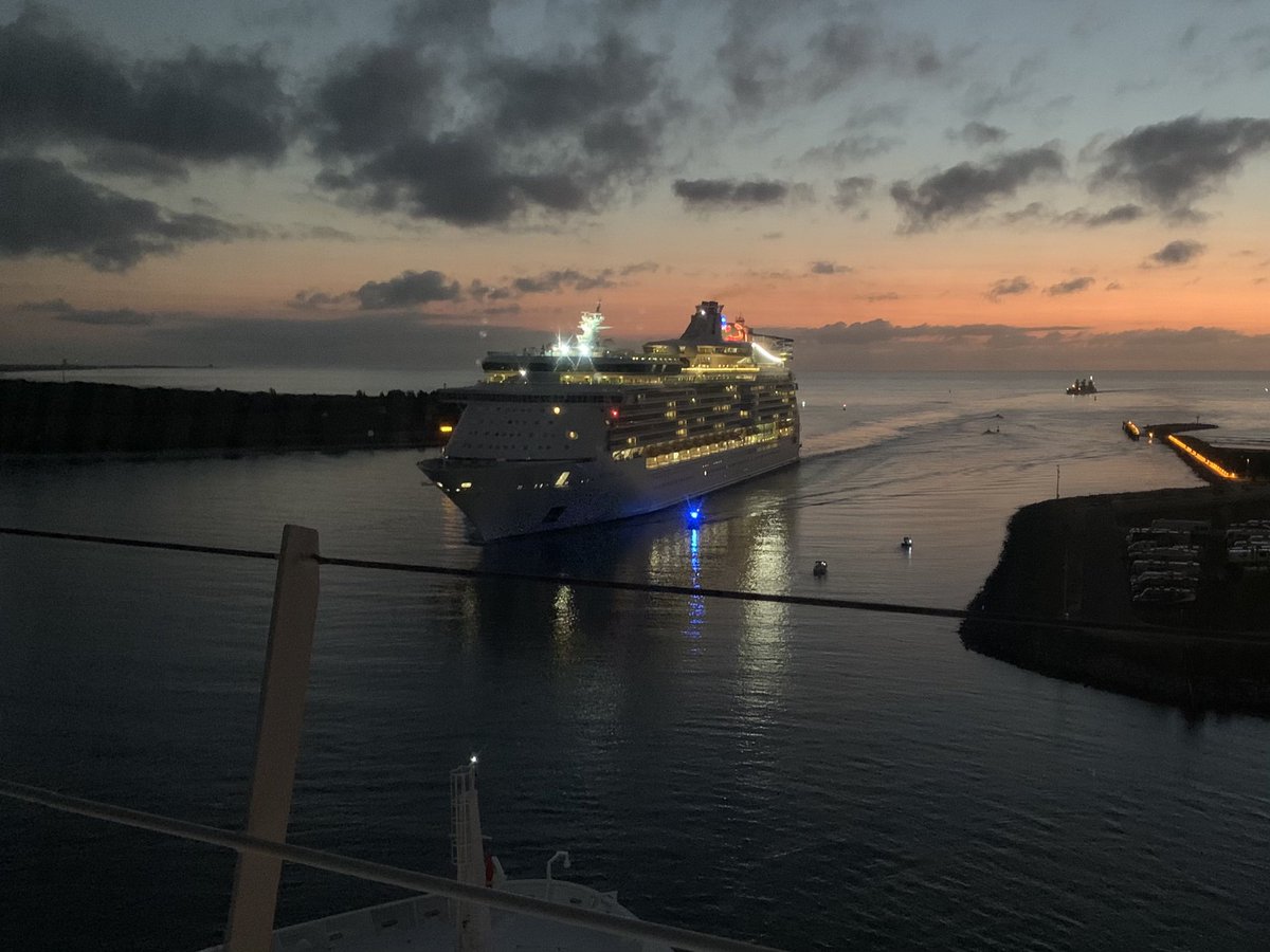 .@RoyalCaribbean #MarineroftheSeas inbound @PortCanaveral taken from @CarnivalCruise #MardiGras by former Tampa Pilot now American Pilots’ Pres Capt Viso.
In gratitude for your support we ensured a glorious sunrise yesterday.
You’re welcome!😉⚓️🇺🇸
@flharborpilots @CanaveralPilots